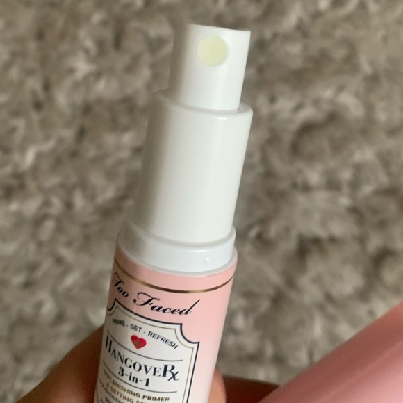 Too Faced 3 in 1 Hangover Spray - Picture 4 of 5